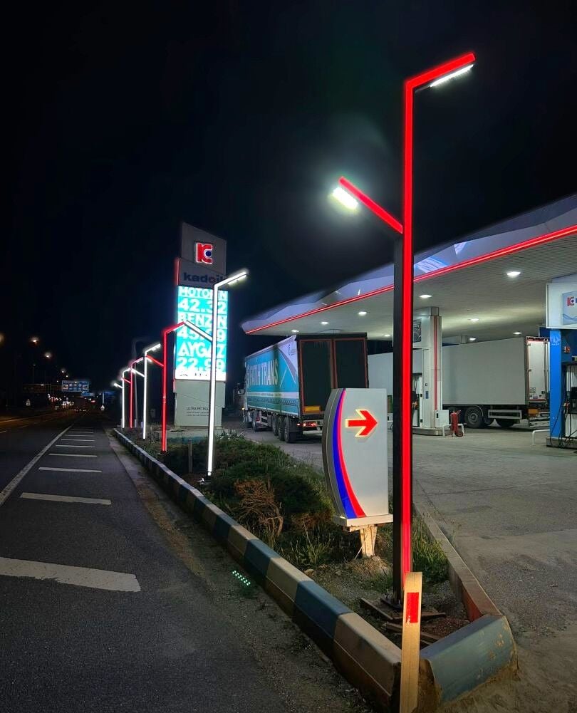 Akar Yakıt İstasyonu Benzin İstasyon Aydınlatma Direği Ambiyans Ledli 600CM
